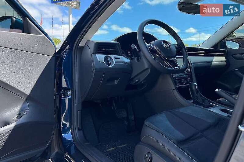Седан Volkswagen Passat 2021 в Львове