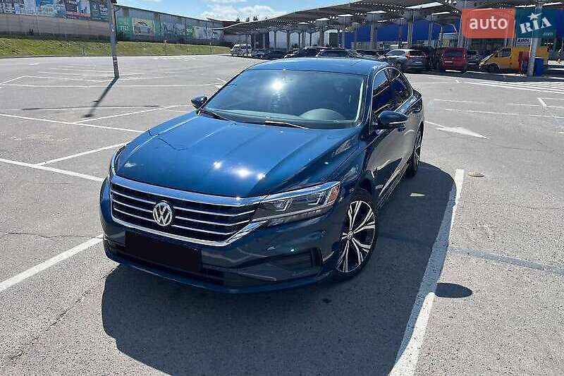 Седан Volkswagen Passat 2021 в Львове