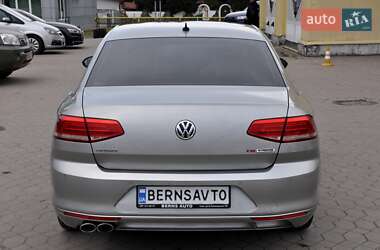 Седан Volkswagen Passat 2015 в 