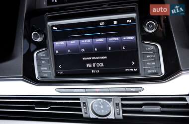 Седан Volkswagen Passat 2015 в 