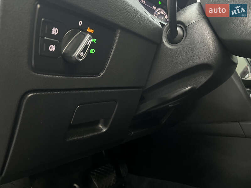 Універсал Volkswagen Passat 2018 в Львові фото 53 Універсал Volkswagen Passat 2018 в Львові