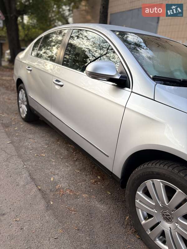 Седан Volkswagen Passat 2008 в Киеве