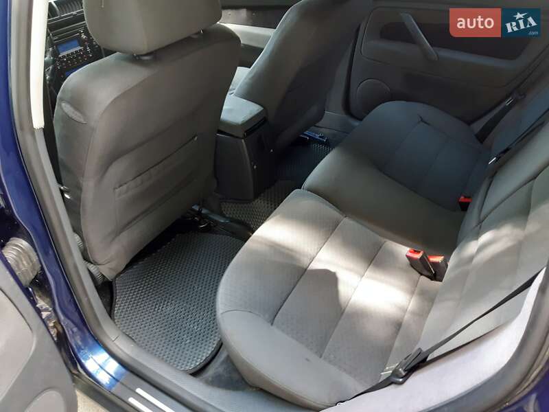 Универсал Volkswagen Passat 2003 в Ровно фото 15 Универсал Volkswagen Passat 2003 в Ровно