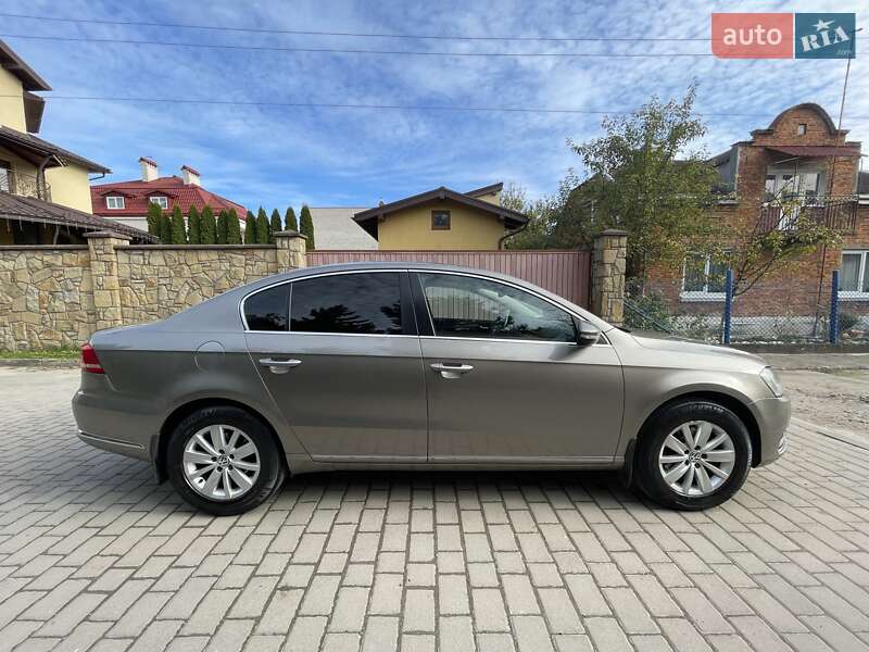 Седан Volkswagen Passat 2012 в Львове