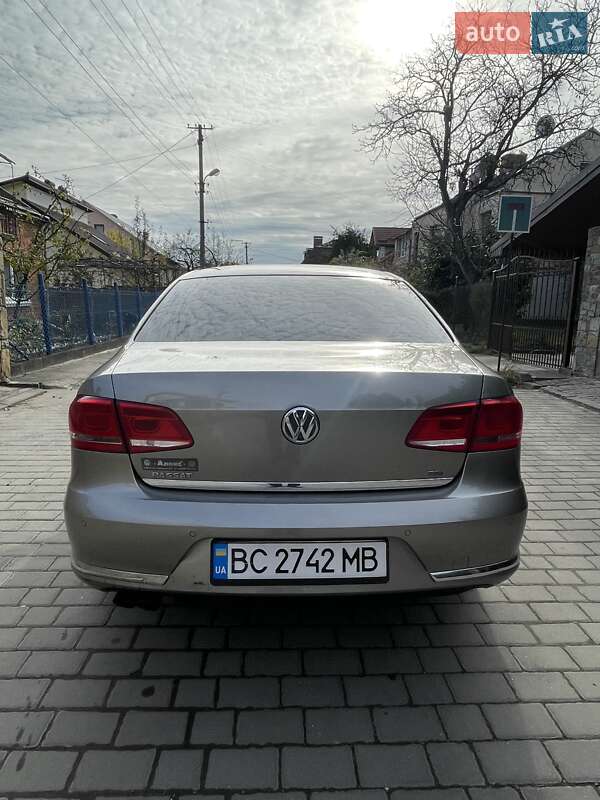 Седан Volkswagen Passat 2012 в Львове