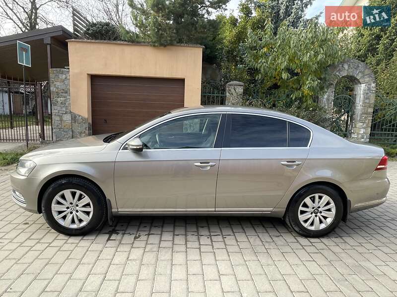 Седан Volkswagen Passat 2012 в Львове