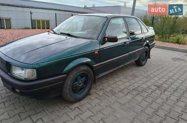Седан Volkswagen Passat 1992 в Демидовке Седан Volkswagen Passat 1992 в Демидовке