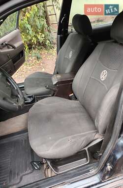 Универсал Volkswagen Passat 1990 в 