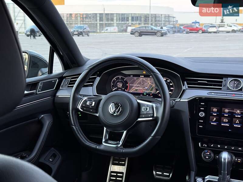 Седан Volkswagen Passat 2018 в Чернівцях