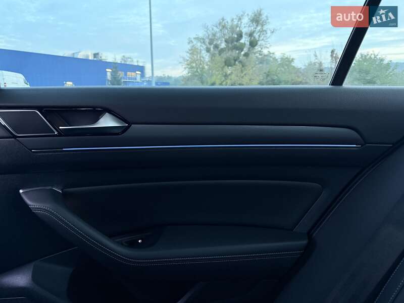 Седан Volkswagen Passat 2018 в Чернівцях