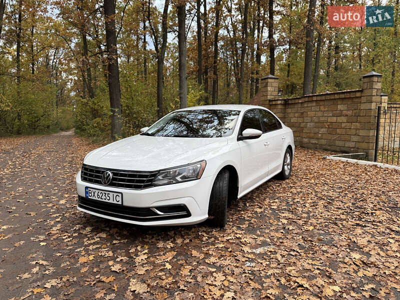 Седан Volkswagen Passat 2018 в Киеве