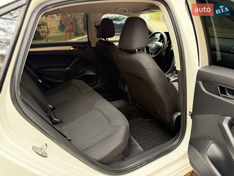 Седан Volkswagen Passat 2018 в Киеве