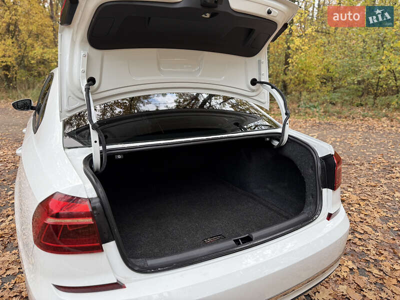 Седан Volkswagen Passat 2018 в Киеве