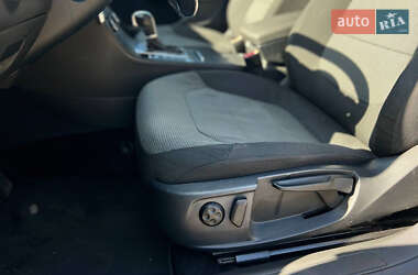 Універсал Volkswagen Passat 2011 в  фото 17 Універсал Volkswagen Passat 2011 в
