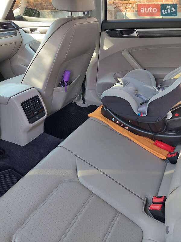 Седан Volkswagen Passat 2016 в Івано-Франківську