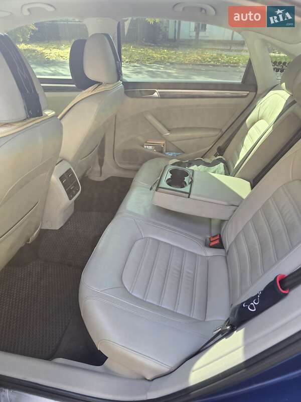 Седан Volkswagen Passat 2015 в Николаеве