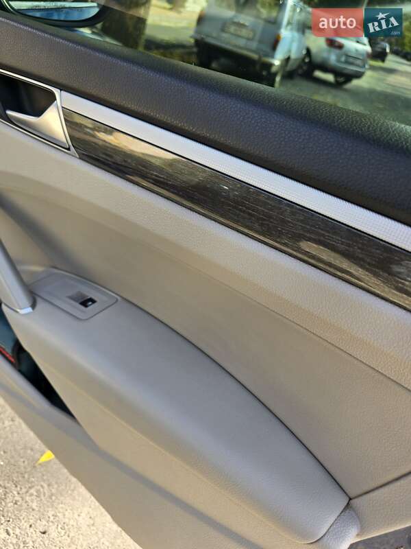 Седан Volkswagen Passat 2015 в Николаеве