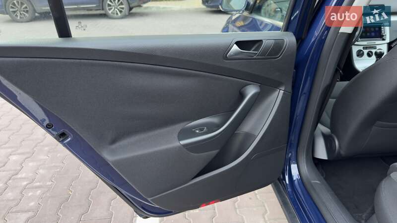 Седан Volkswagen Passat 2009 в Києві