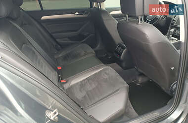 Седан Volkswagen Passat 2015 в  фото 25 Седан Volkswagen Passat 2015 в