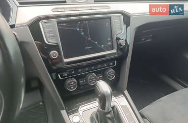 Седан Volkswagen Passat 2015 в  фото 27 Седан Volkswagen Passat 2015 в