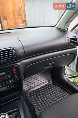 Седан Volkswagen Passat 2003 в  фото 30 Седан Volkswagen Passat 2003 в