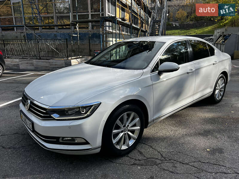 Седан Volkswagen Passat 2015 в Києві