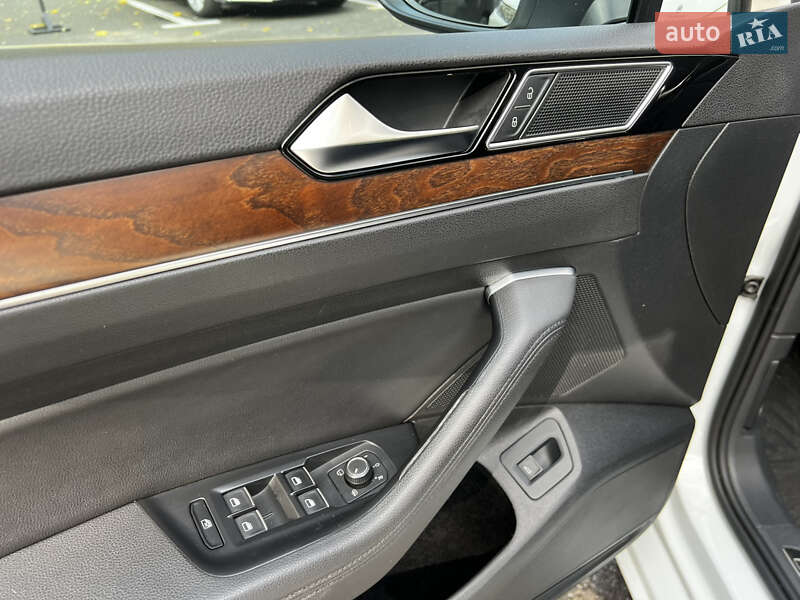 Седан Volkswagen Passat 2015 в Києві