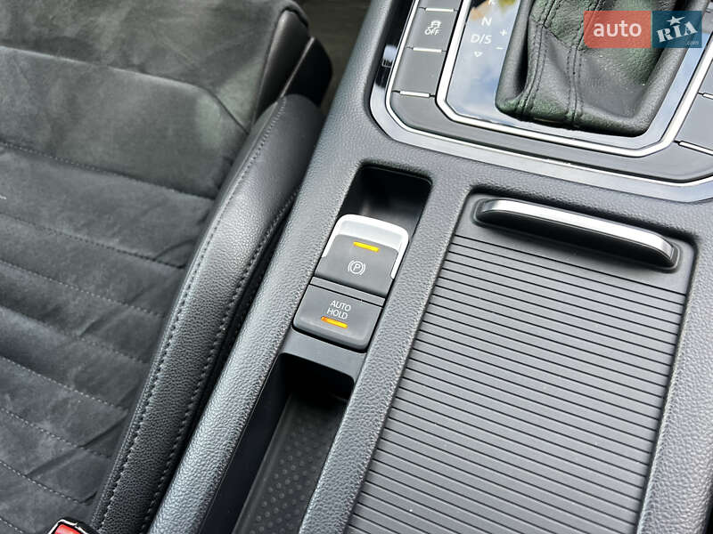 Седан Volkswagen Passat 2015 в Києві