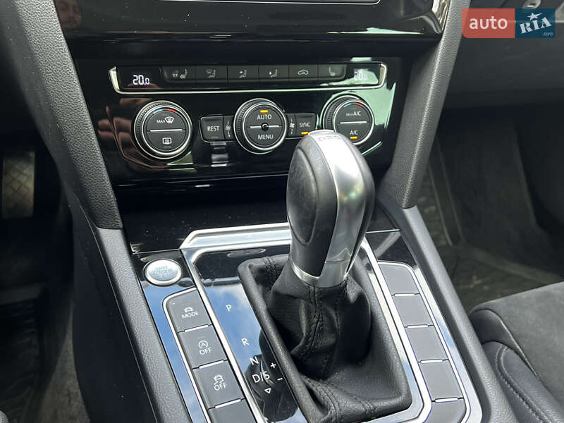 Седан Volkswagen Passat 2015 в Києві