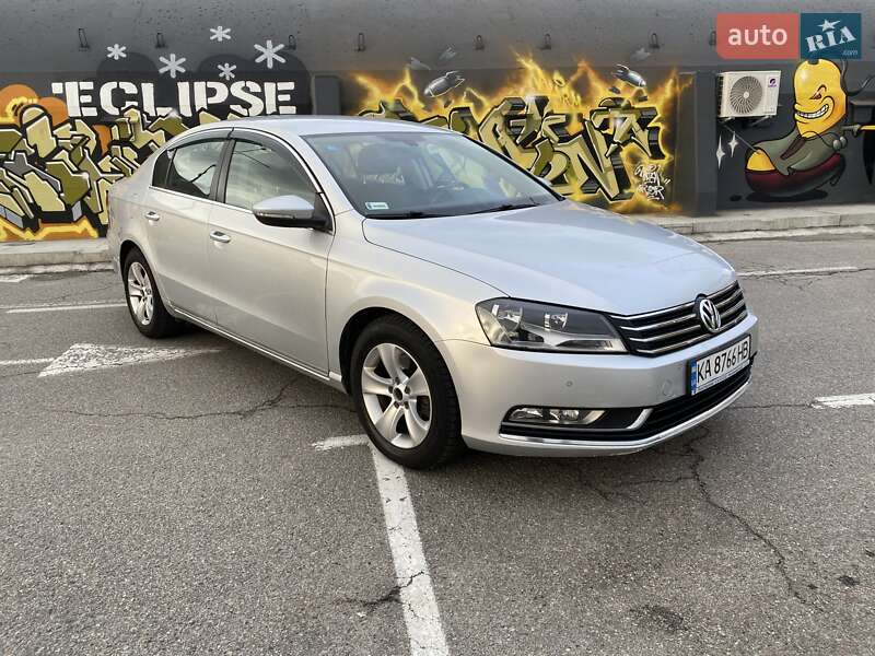 Седан Volkswagen Passat 2012 в Києві