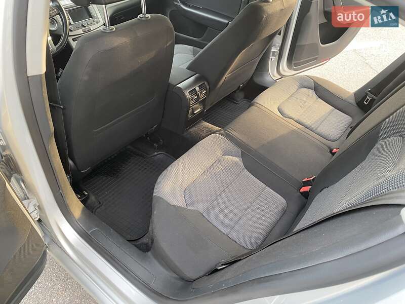 Седан Volkswagen Passat 2012 в Києві