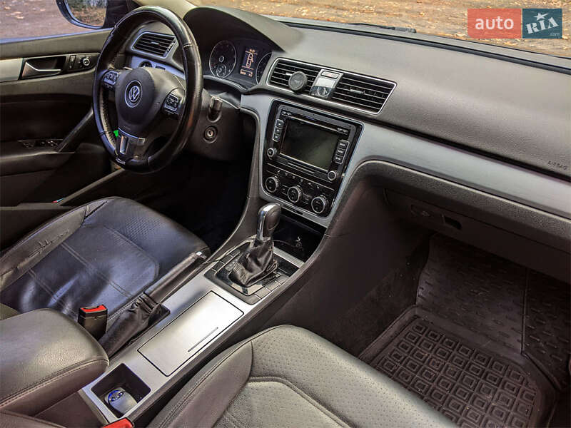 Седан Volkswagen Passat 2012 в Киеве