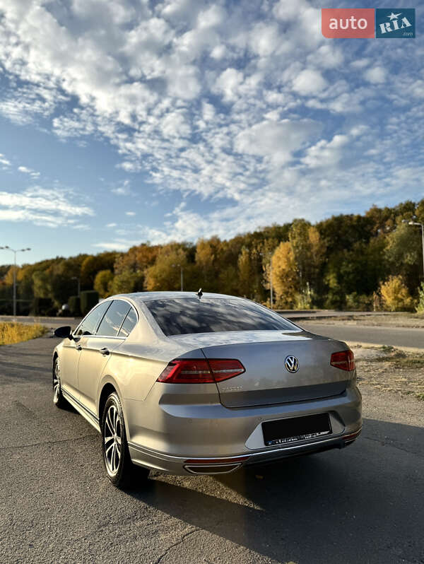 Седан Volkswagen Passat 2018 в Дніпрі