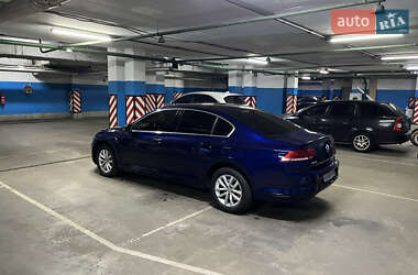 Седан Volkswagen Passat 2018 в Киеве