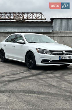 Седан Volkswagen Passat 2017 в Києві