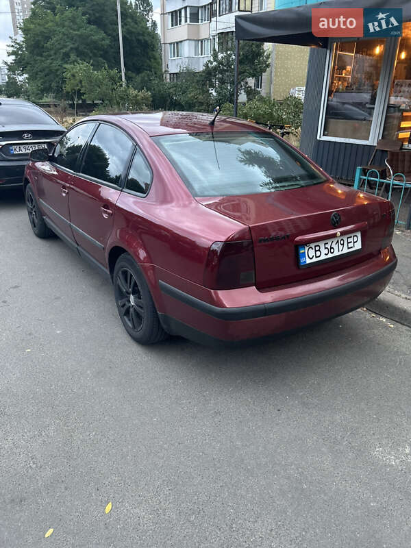 Седан Volkswagen Passat 1998 в Киеве