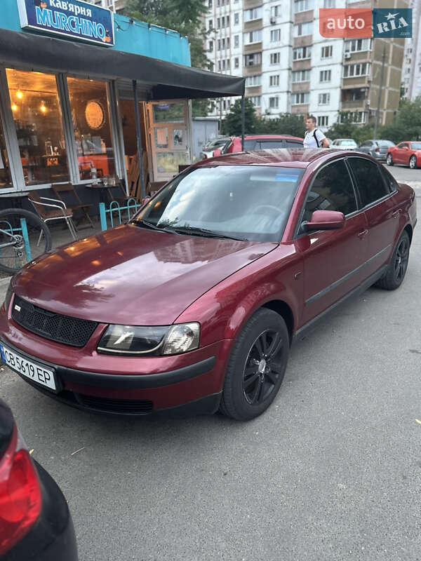 Седан Volkswagen Passat 1998 в Киеве