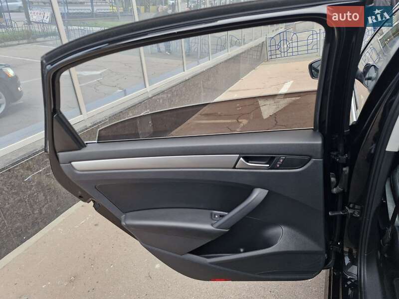 Седан Volkswagen Passat 2015 в Києві фото 19 Седан Volkswagen Passat 2015 в Києві