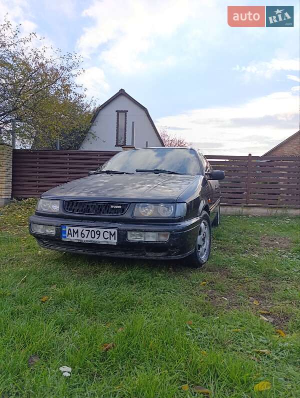 Седан Volkswagen Passat 1996 в Бердичеве