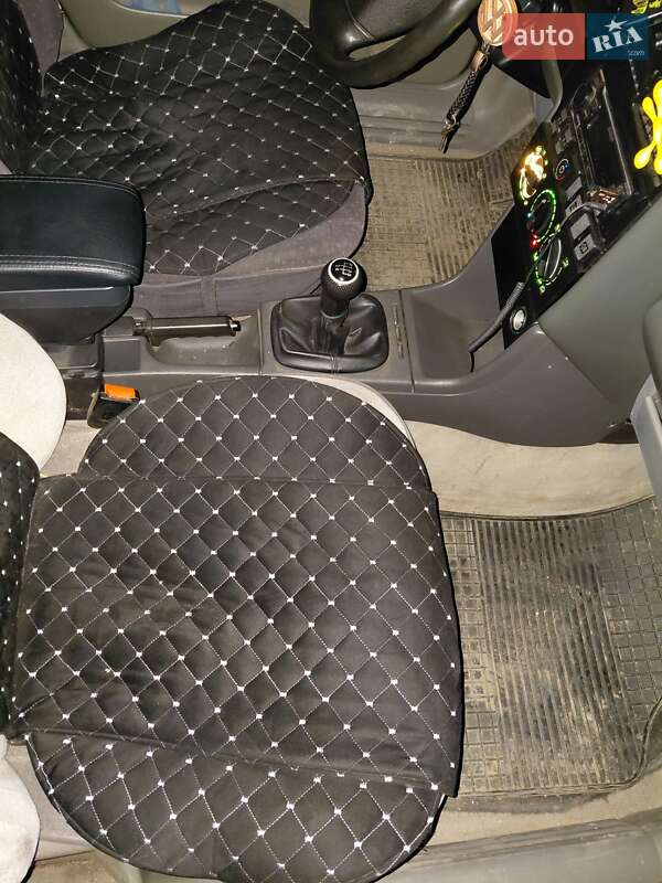 Седан Volkswagen Passat 1992 в Ананьїві