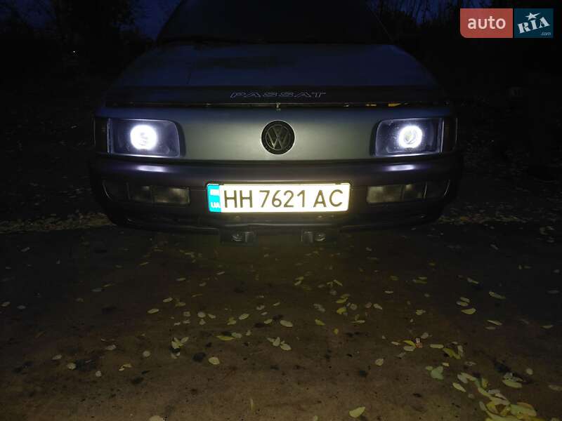 Седан Volkswagen Passat 1992 в Ананьїві