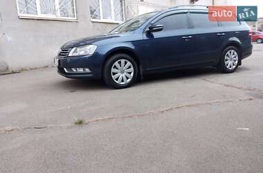 Универсал Volkswagen Passat 2011 в Киеве