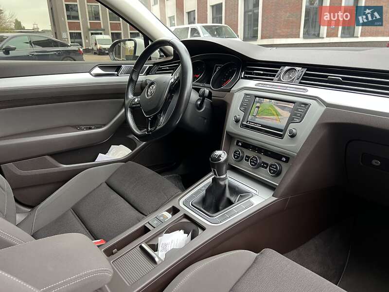 Універсал Volkswagen Passat 2015 в Києві
