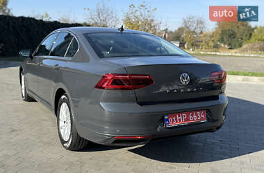 Седан Volkswagen Passat 2020 в Луцке