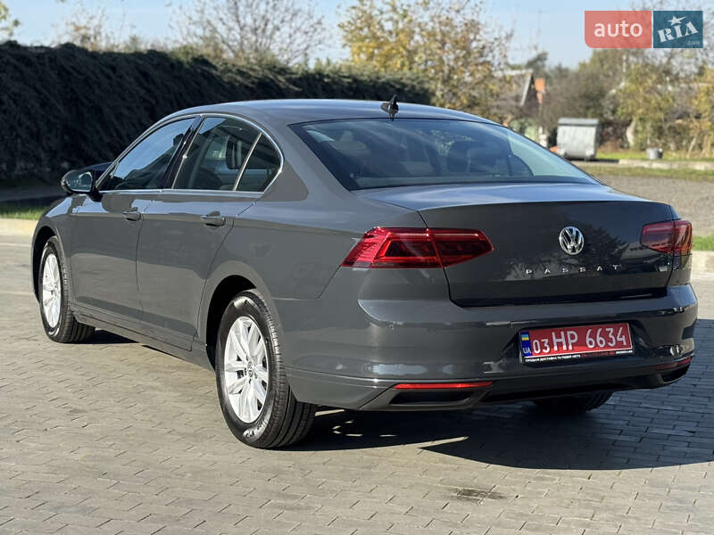 Седан Volkswagen Passat 2020 в Луцке