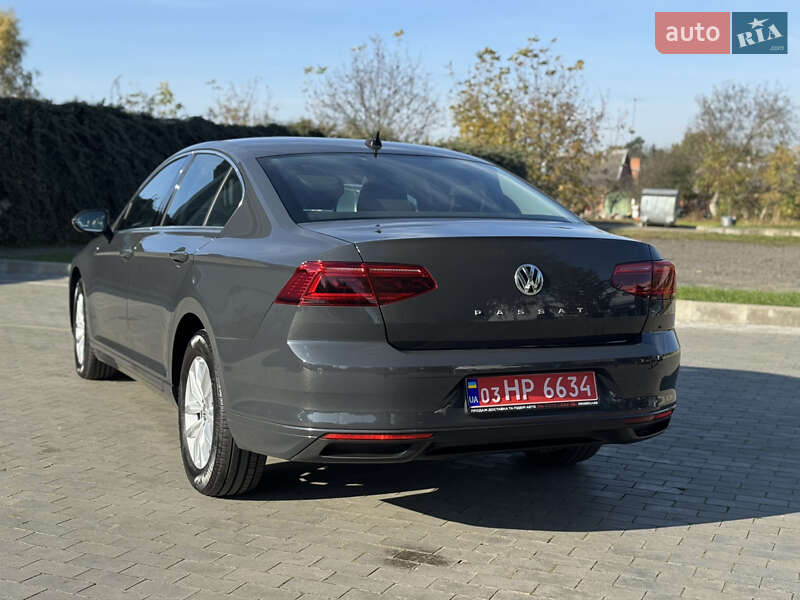 Седан Volkswagen Passat 2020 в Луцке