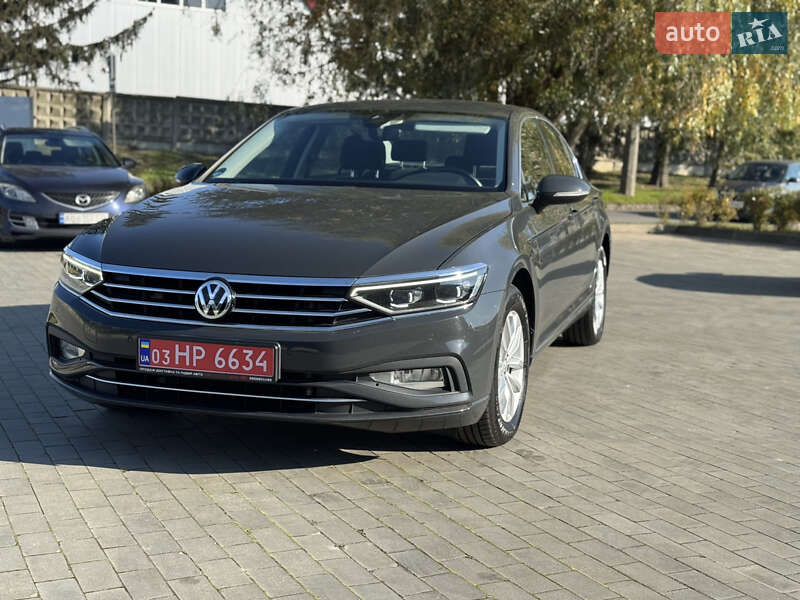 Седан Volkswagen Passat 2020 в Луцке