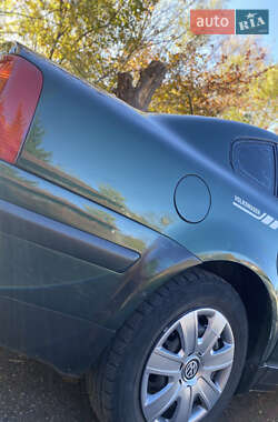 Седан Volkswagen Passat 1999 в 