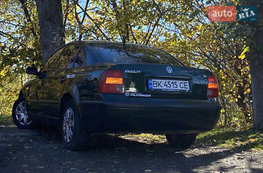 Седан Volkswagen Passat 1999 в 