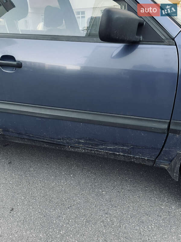Універсал Volkswagen Passat 1995 в Києві